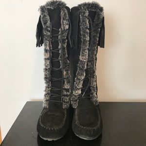 Black fur lined Minnetonka boots